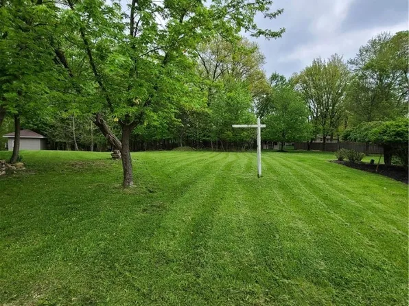 872 E Dawnwood Dr, Seven Hills, OH 44131