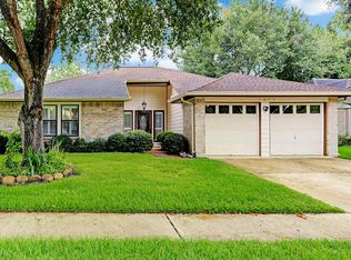2422 Leading Edge Dr, Friendswood, TX 77546