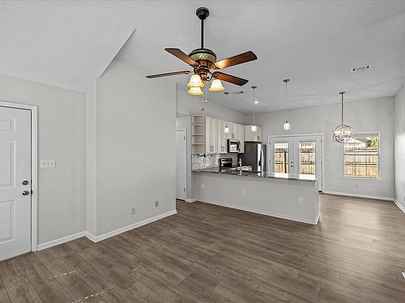 4th image of 3042 Yorktown Cir