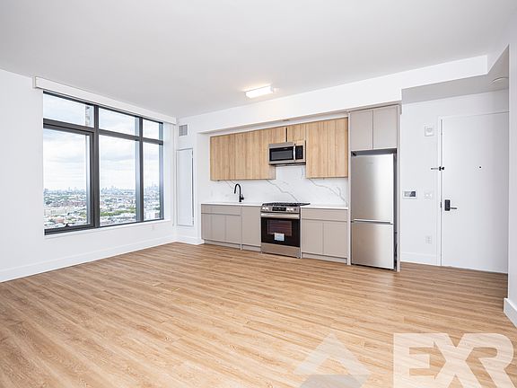 4th image of 2230 Cropsey Ave #1906
