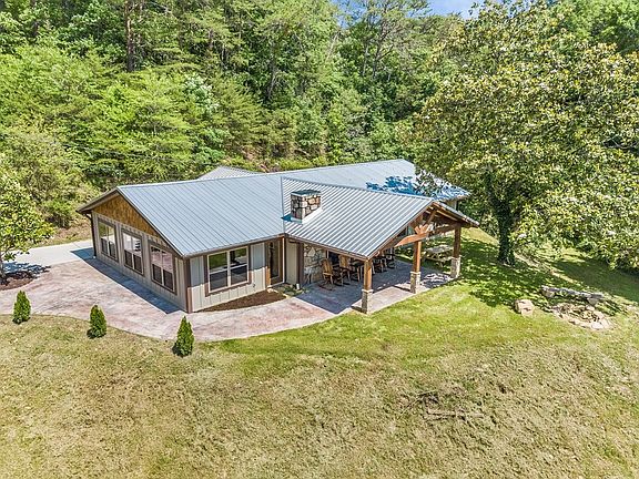 3rd image of 1145 Sharp Hollow Rd