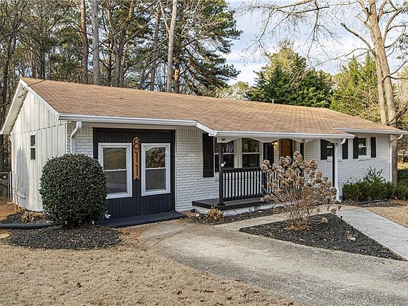 3rd image of 811 Cinderella Way