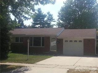 833 Lambkins Rd, Saline, MI 48176