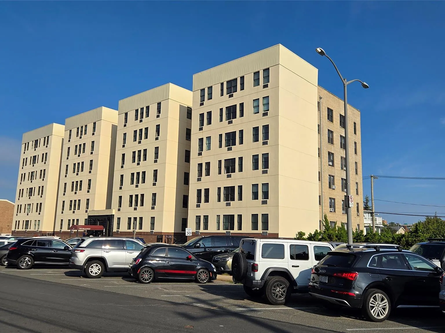 25 W Broadway — Photo 1