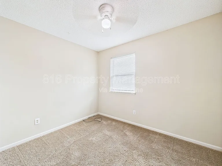 166 SW Robin Rd — Photo 14
