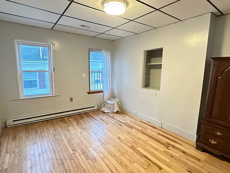 16-18 Walnut St #2 — Photo 4