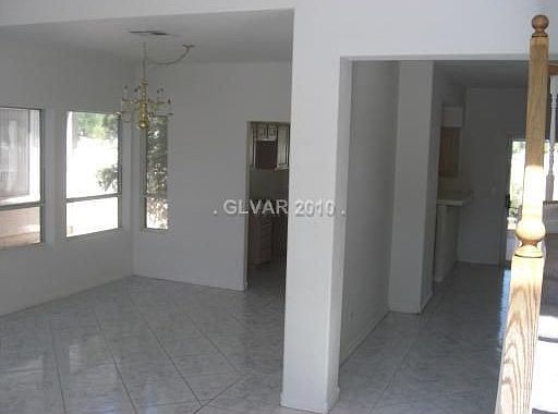 3rd image of 4920 Forest Oaks Dr