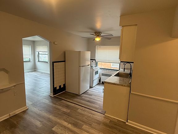 4th image of 3043 Glenmore Ave #2