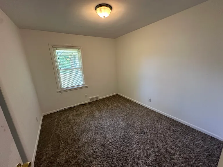 16333 Hollywood St — Photo 7