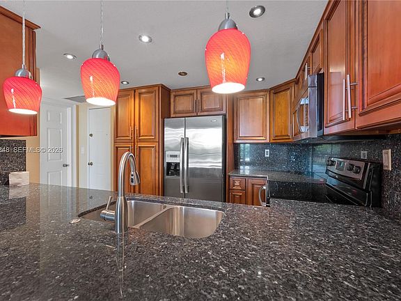 4th image of 540 Brickell Key Dr APT 600