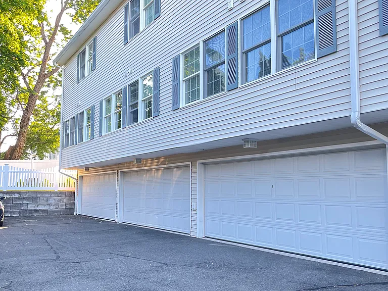 28 Woodbury Ave #4 — Photo 1
