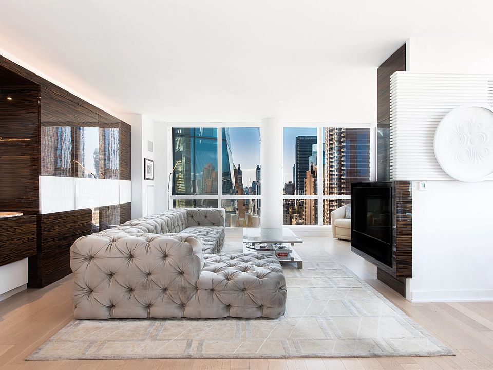 1st image of 400 Park Ave S APT 28D