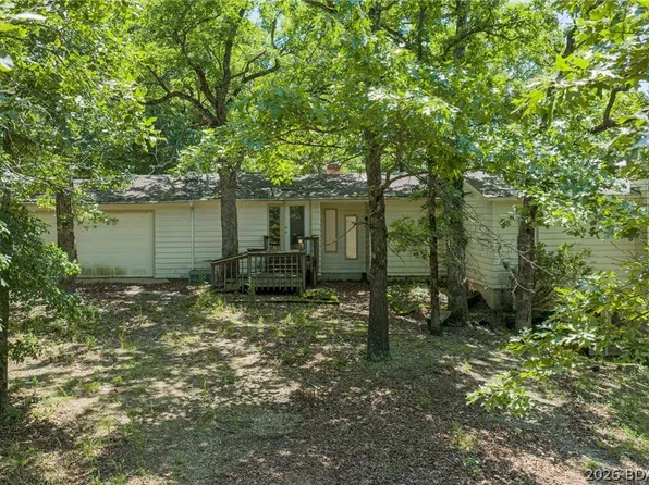 1063 Singing Oaks Dr, Sunrise Beach, MO 65079