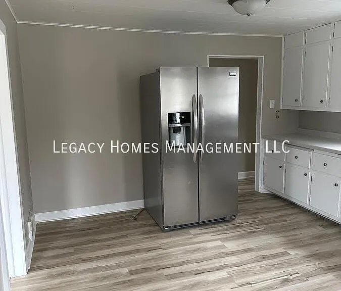 962 Lakeview Dr — Photo 4