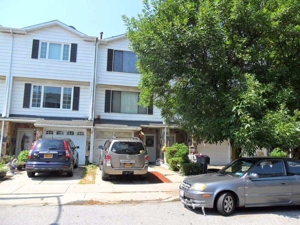 1st image of 14 Carlyle Grn
