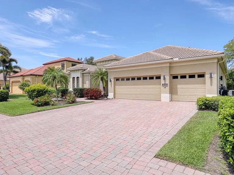 4688 Tuscana Dr — Photo 1