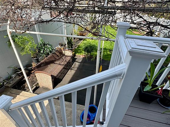 5th image of 187 Redmond St