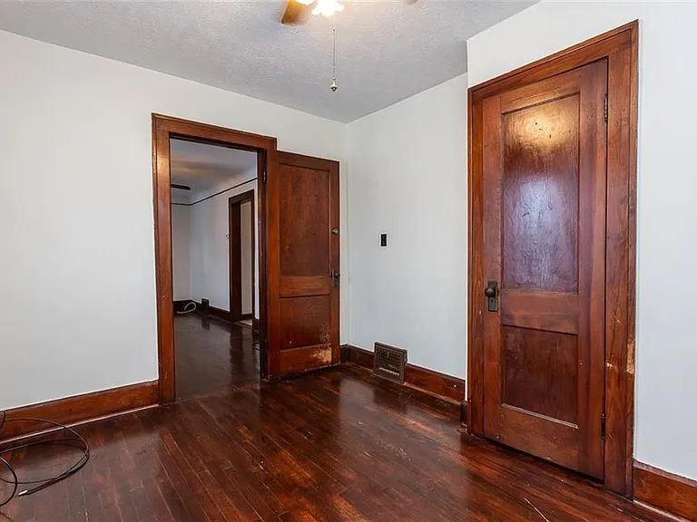 6902 Theota Ave — Photo 8