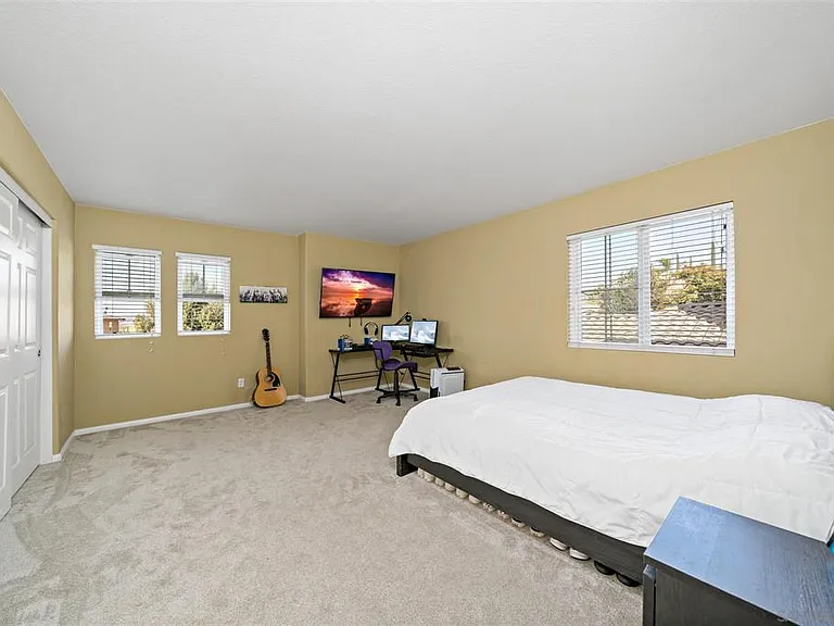 2nd master bedroom with queen bed