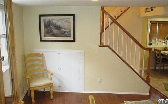 3rd image of 7 Mayflower Ln