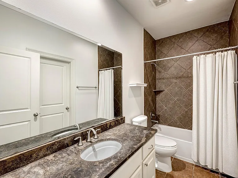 931 W 23rd St #B — Photo 18