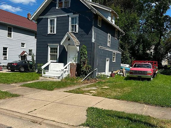 2nd image of 989 Celina Ave