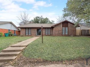 1816 Bolingbroke Pl, Fort Worth, TX 76140