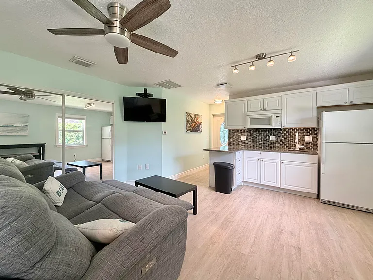 6100 Francis St #B — Photo 17