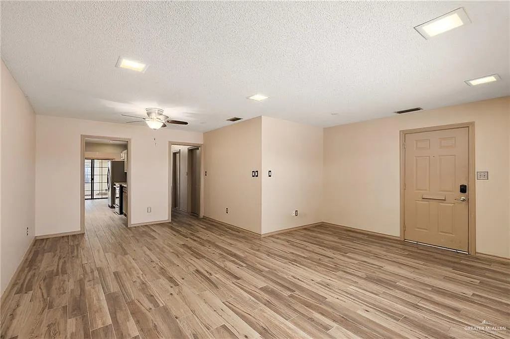 2 bed, 2.0 bath, 1300 sqft, $1,500 — Photo 4