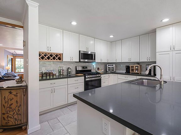 3rd image of 4745 Nova Dr