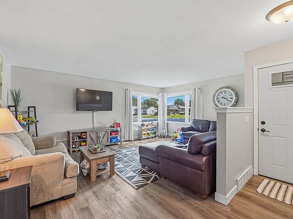 2nd image of 698 Martin Ave