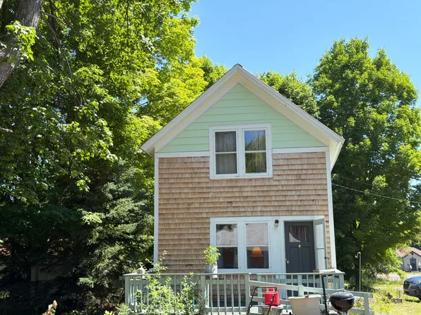 915 S Steel St, Ontonagon, MI 49953