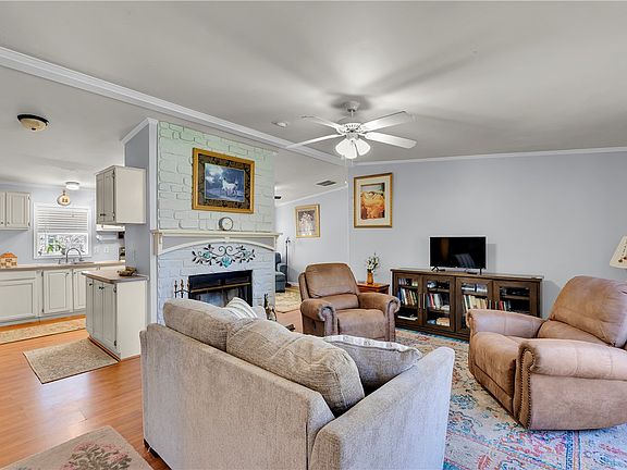 3rd image of 741 Willis Rd