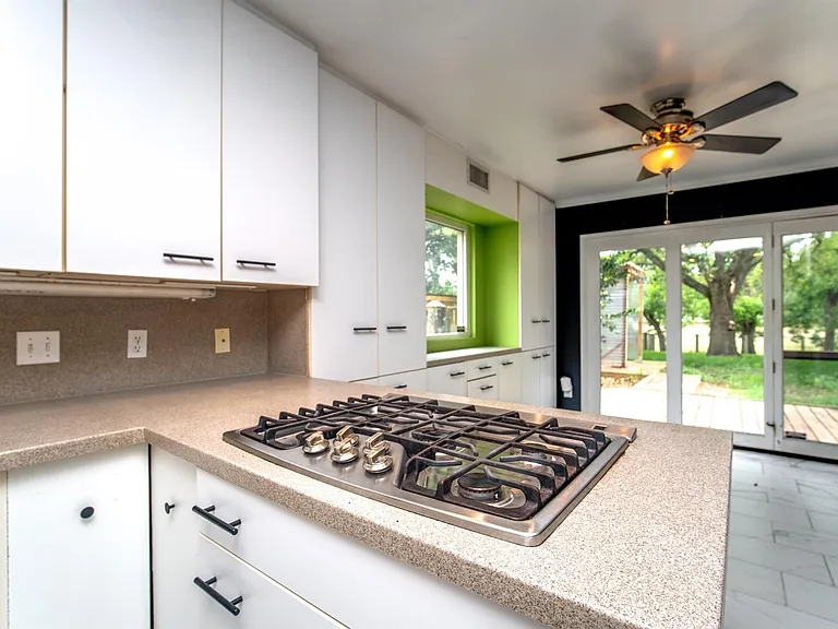 3927 Pleasant Valley Dr — Photo 14