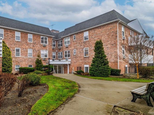 2 Fowler Ave APT 211, Lynbrook, NY