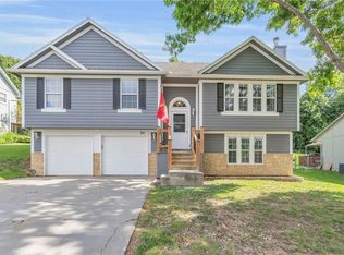 311 SW 24th Ter, Oak Grove, MO 64075
