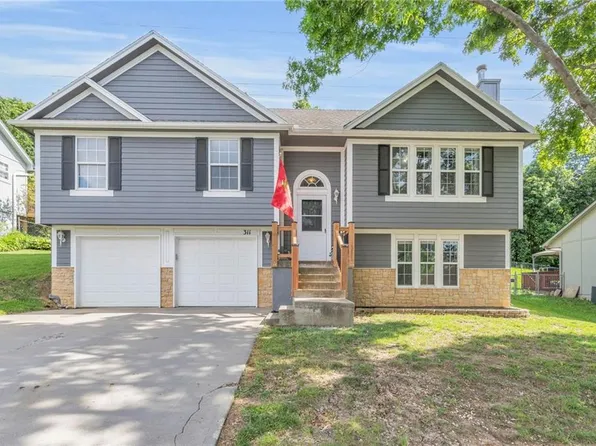 311 SW 24th Ter, Oak Grove, MO 64075