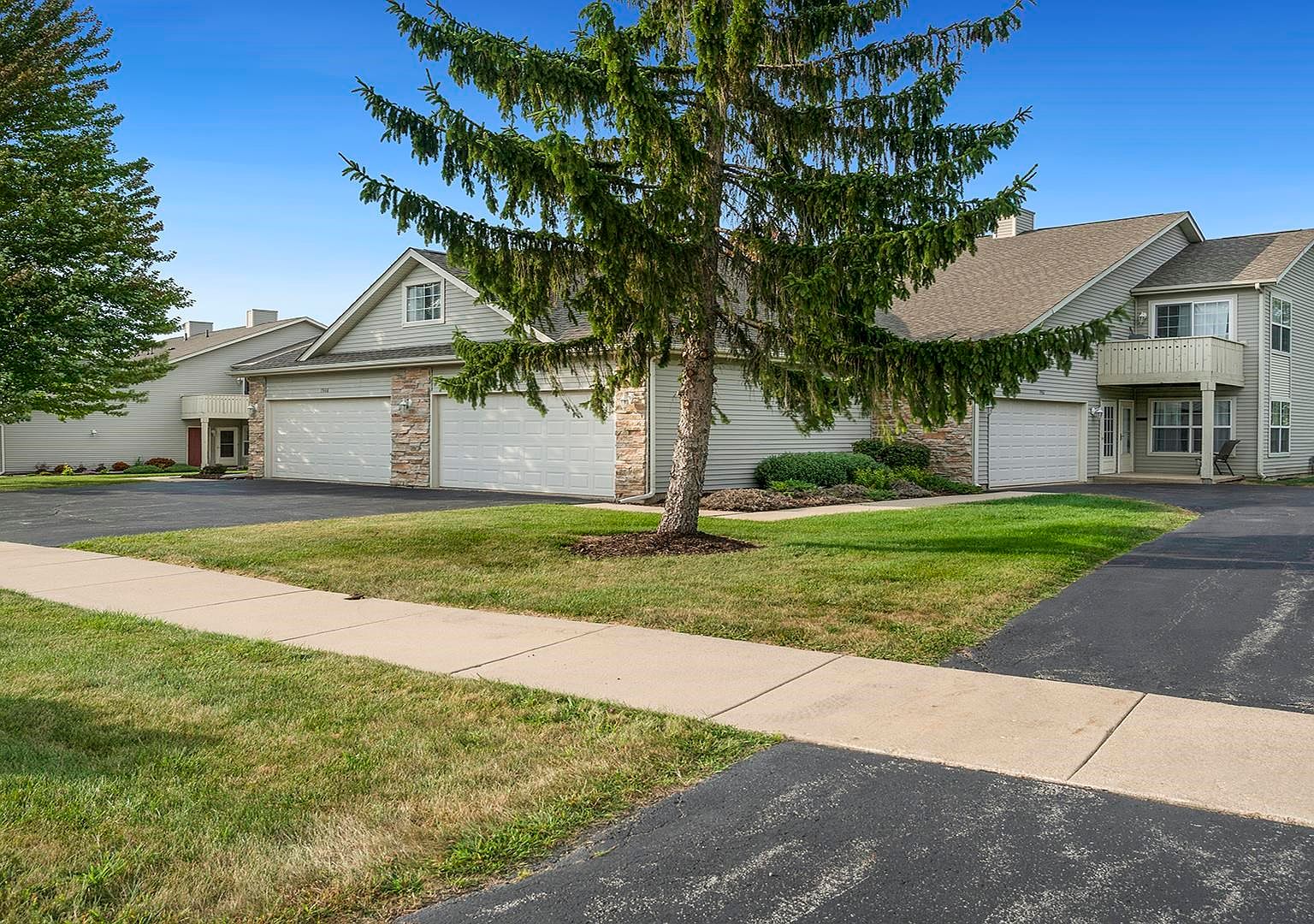 7984 Royal Oaks Rd, Rockford, IL 61107 Zillow