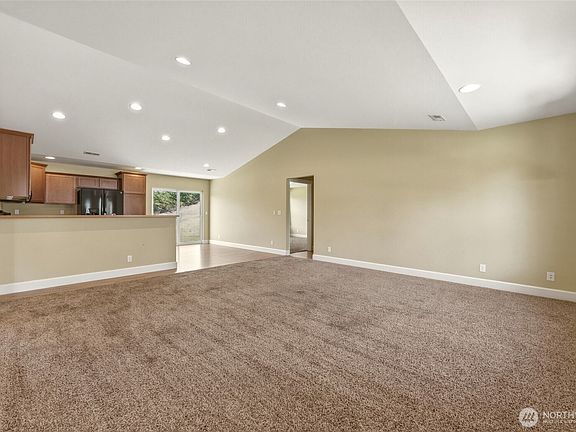 3rd image of 809 Clark Court