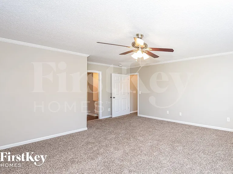 423 Aberdeen Cir — Photo 7
