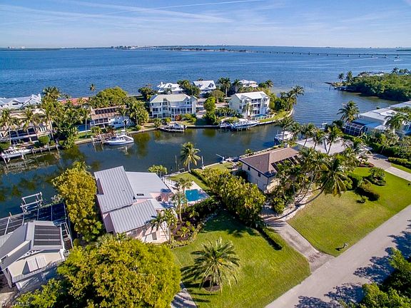 4th image of 1230 Bay Dr