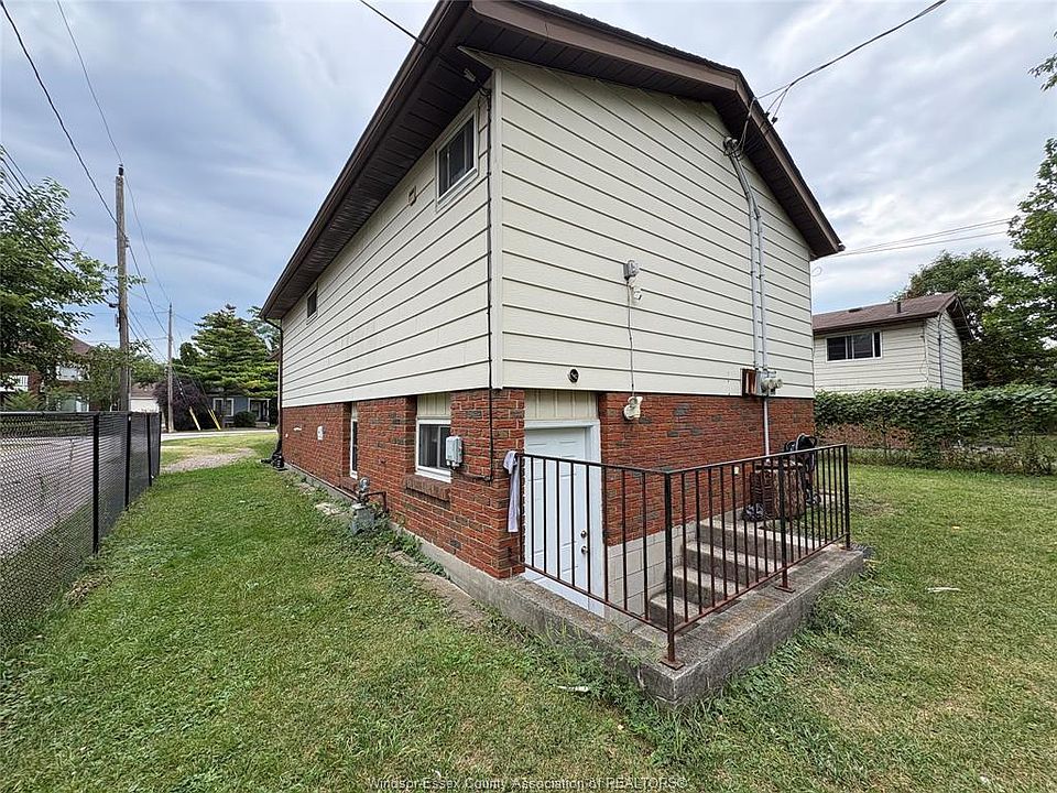 1st image of 327 Curry Ave