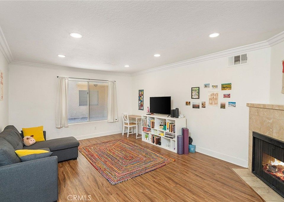 1st image of 7045 Woodley Ave Unit 101