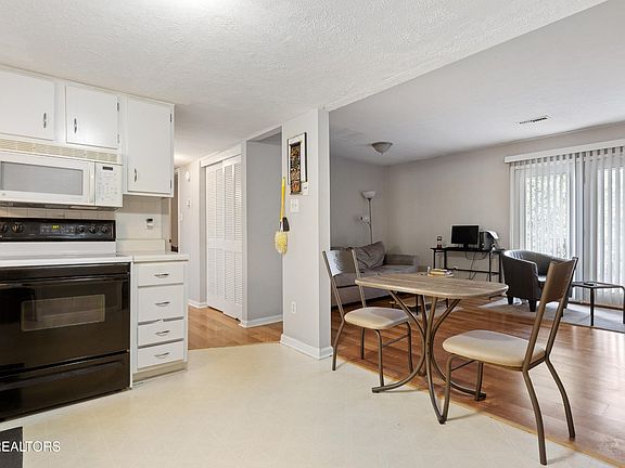 4th image of 1625 Woodrow Dr APT 407