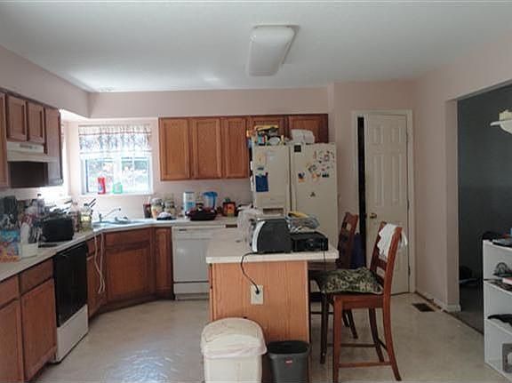 2nd image of 592 Buckshire Gln