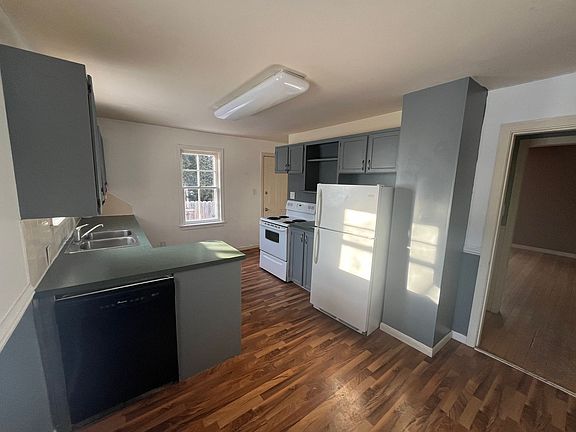 4th image of 129 110th St W #129