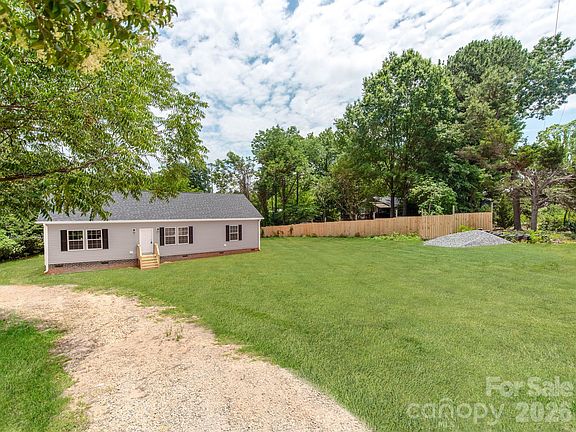 3rd image of 391 Stutts Rd