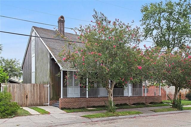 1st image of 1218 Moss St