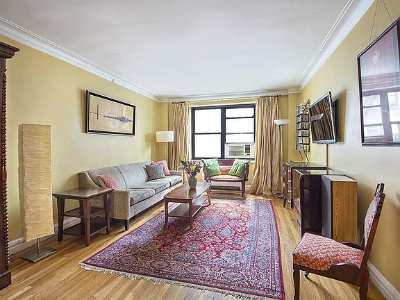 2nd image of 110 W 94th St APT 3F