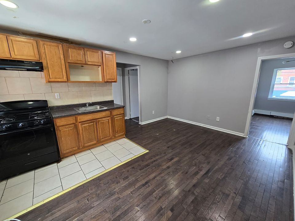 1st image of 479 Roseville Ave #7B